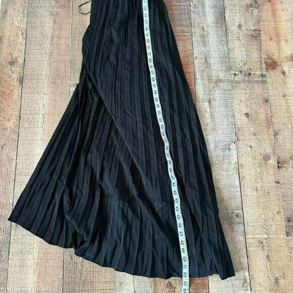 Express black pleated open side cut out sleevless maxi dress women's size medium - Picture 3 of 9